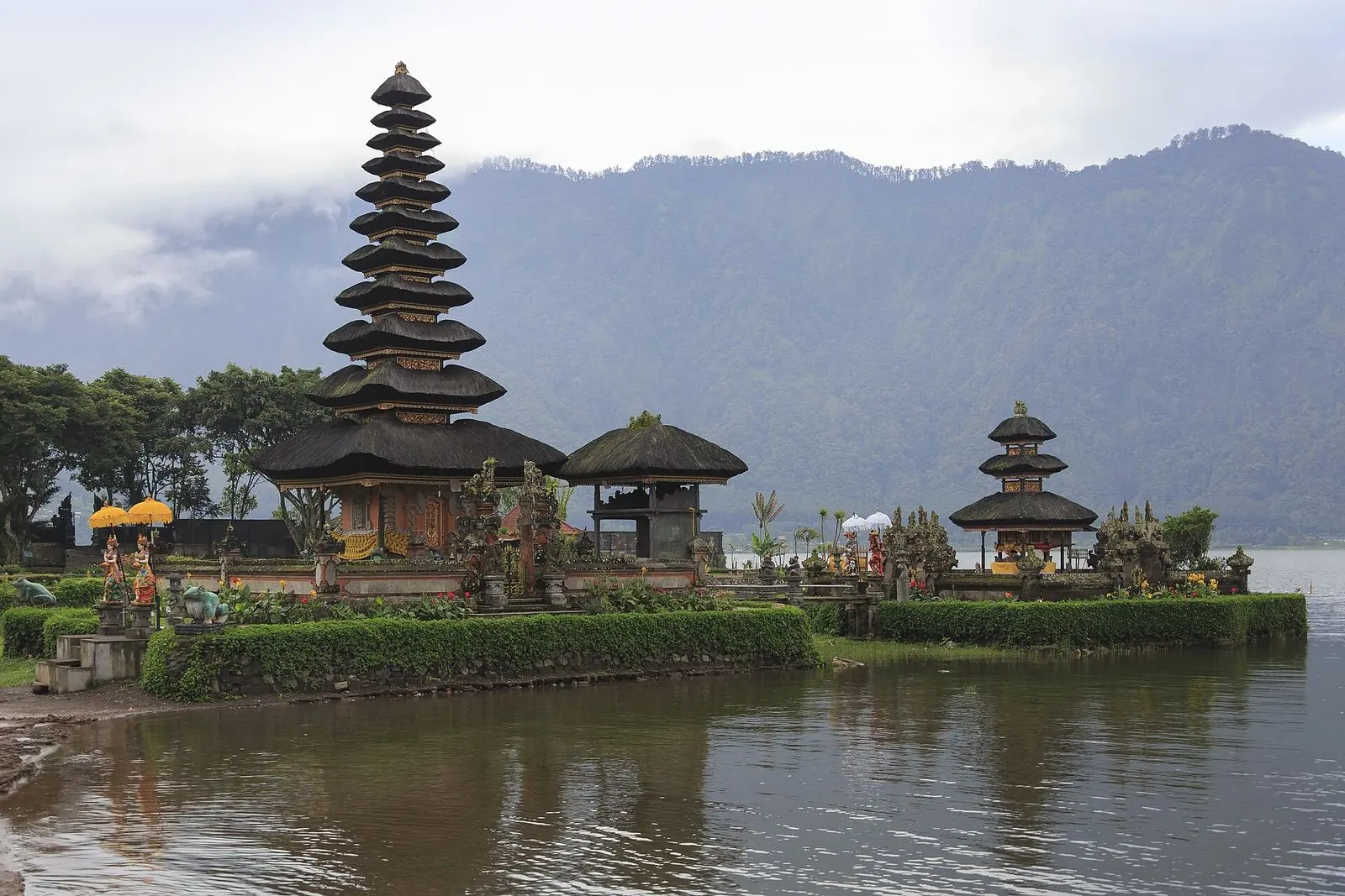 Ulun Danu Beratan temple on Lake Beratan